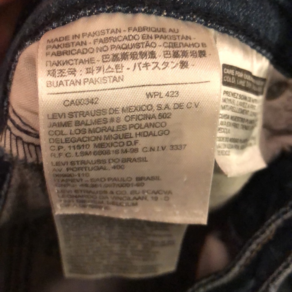 Levi’s Capris - Picture 6 of 7
